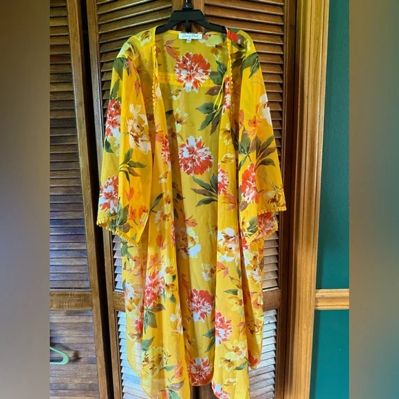 Emory Park Yellow Floral Kimono Top - Picture 1 of 3